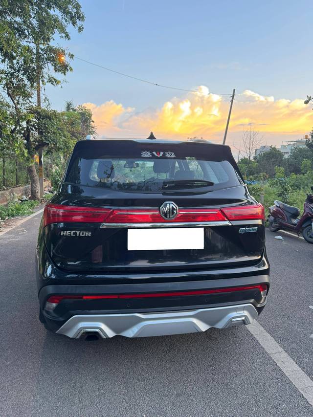 https://images10.gaadi.com/usedcar_image/4609675/original/processed_734ed1d0b674eb023bd5f977637f249b.jpg?imwidth=6401