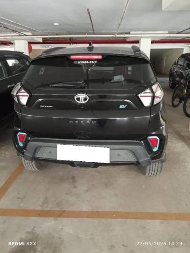 https://images10.gaadi.com/usedcar_image/4609677/original/processed_bf4363ae-5059-42e6-8ef3-74addf92e0af.jpeg?imwidth=6402