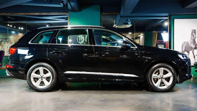 https://images10.gaadi.com/usedcar_image/4609689/original/processed_4c4e690df3e931a318d4a1e4e48f2d9a.jpeg?imwidth=6401