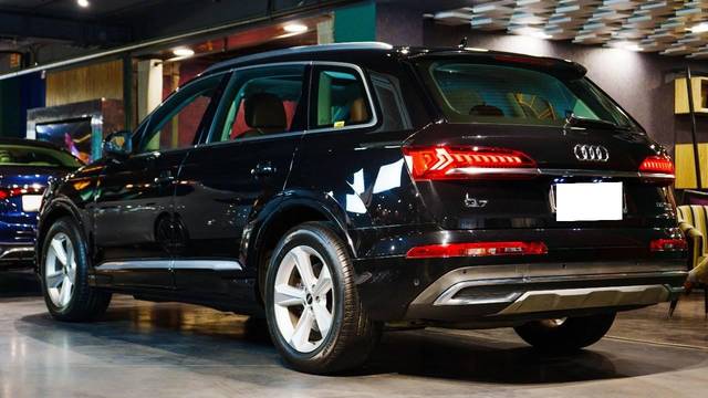 https://images10.gaadi.com/usedcar_image/4609689/original/processed_84b33e25fed1d0991b949298eabb325e.jpeg?imwidth=6402