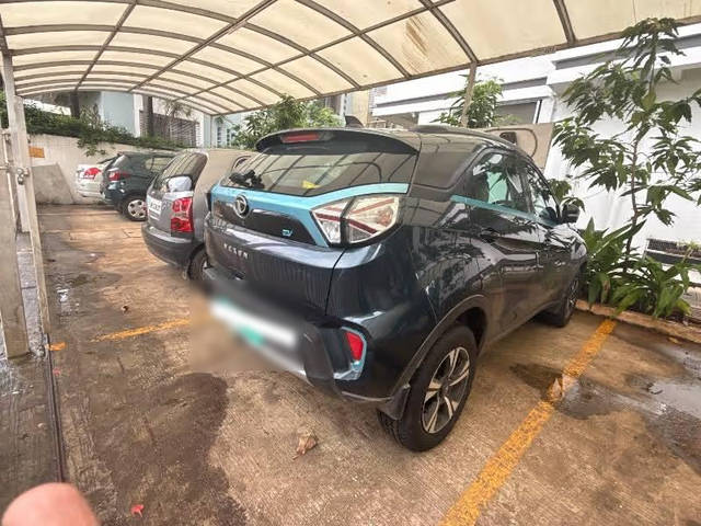 https://images10.gaadi.com/usedcar_image/4609704/original/e1c86c66-2f3e-468d-8b80-c89470009555.png?imwidth=6401