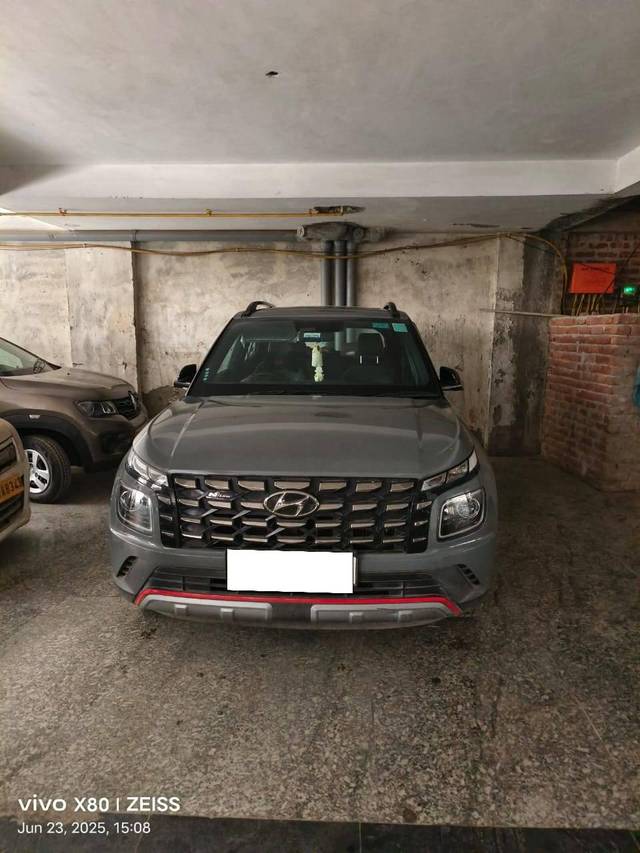 https://images10.gaadi.com/usedcar_image/4609710/original/processed_589b5a59-ab3b-44a1-883b-6cfba440a952.jpg?imwidth=6400