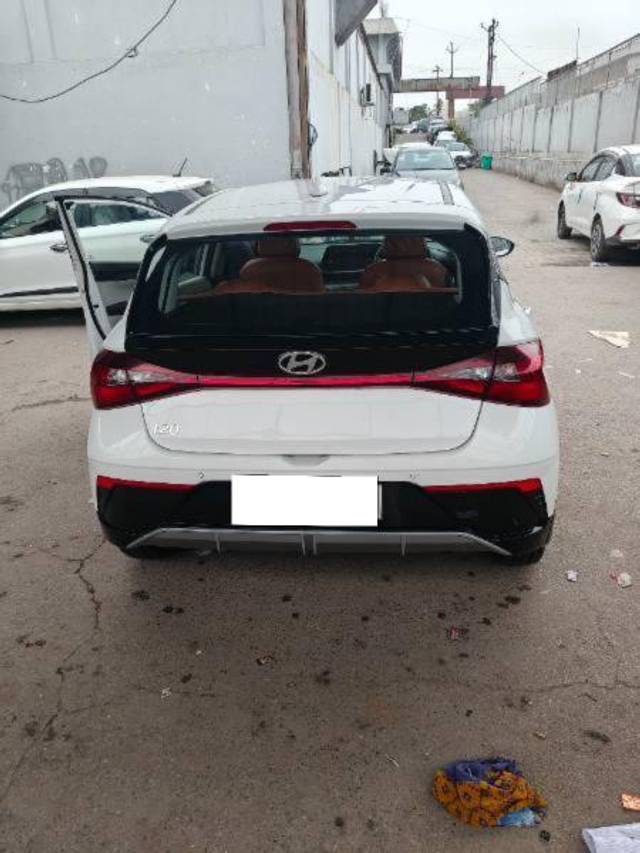 https://images10.gaadi.com/usedcar_image/4609750/original/processed_fc09732e-957f-4c44-aa7b-b51642151bec.jpg?imwidth=6400