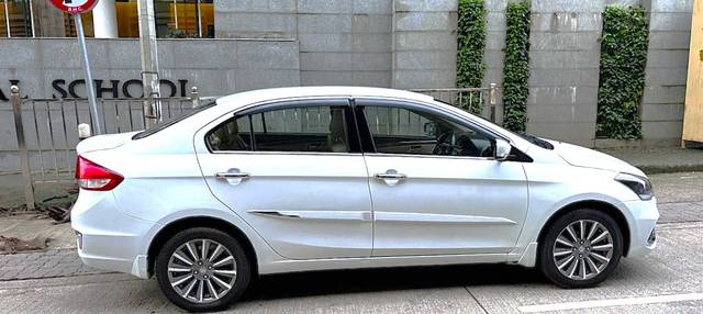 https://images10.gaadi.com/usedcar_image/4609773/original/97b4e6b175f8b8d730f277c82ba77b01.jpeg?imwidth=6401