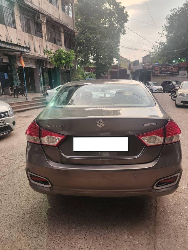https://images10.gaadi.com/usedcar_image/4609796/original/processed_ffdcd904094b876da461cca235e6db0f.jpg?imwidth=6401