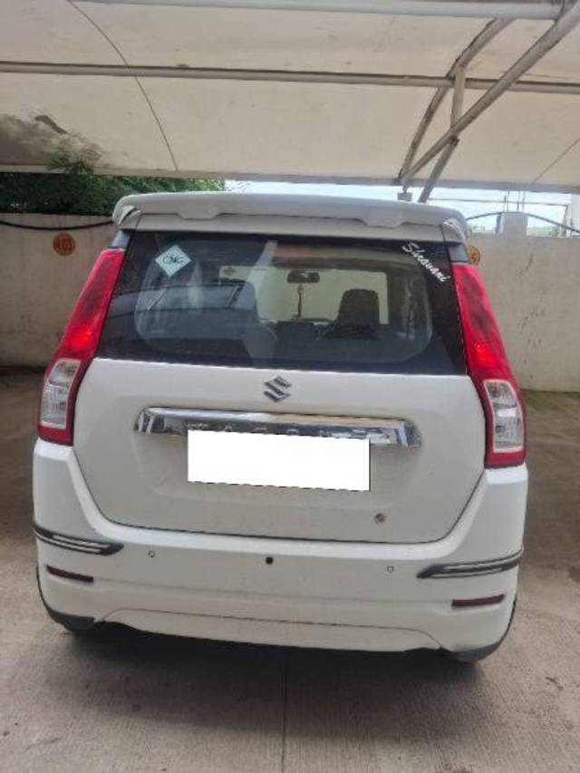 https://images10.gaadi.com/usedcar_image/4609850/original/processed_654dfdb2-0bd1-4659-a803-aa500467d3db.jpg?imwidth=6402