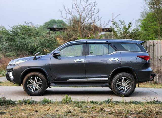 https://images10.gaadi.com/usedcar_image/4609872/original/18bd15f24db2679ee07d7199674cc35e.jpg?imwidth=6402