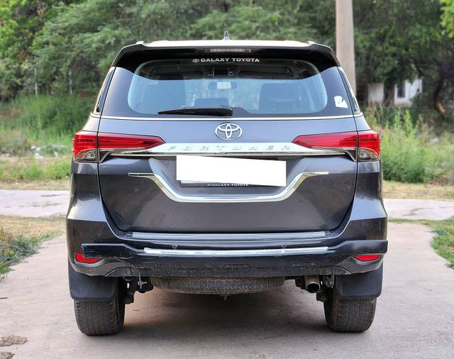 https://images10.gaadi.com/usedcar_image/4609872/original/processed_4612eba28abcb7464415992bf5824c38.jpg?imwidth=6402