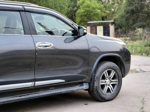https://images10.gaadi.com/usedcar_image/4609872/original/processed_a3ba1bd5f33fe45e32d3c4343c249146.jpg?imwidth=6401
