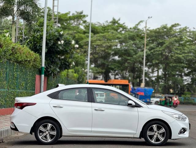 https://images10.gaadi.com/usedcar_image/4609884/original/3972b38ac15e5ed8b021ee552f0678d9.jpg?imwidth=6401