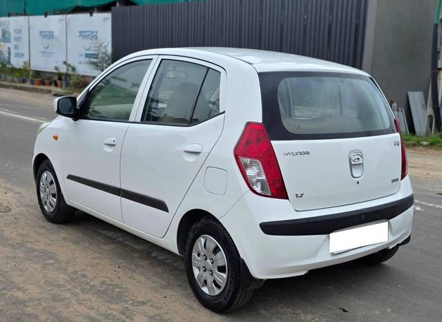 https://images10.gaadi.com/usedcar_image/4609887/original/processed_6b346a5f7cb1c85c0396b9ab149dd705.jpg?imwidth=6402