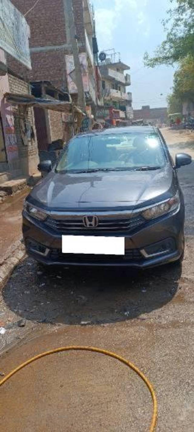 https://images10.gaadi.com/usedcar_image/4609913/original/processed_663fc7a2-e29c-410c-895a-d0f91683190f.jpg?imwidth=6400