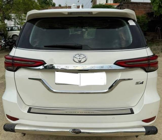 https://images10.gaadi.com/usedcar_image/4610001/original/processed_126aaa09-1c6c-47a4-9617-597d56932ea5.jpeg?imwidth=6402