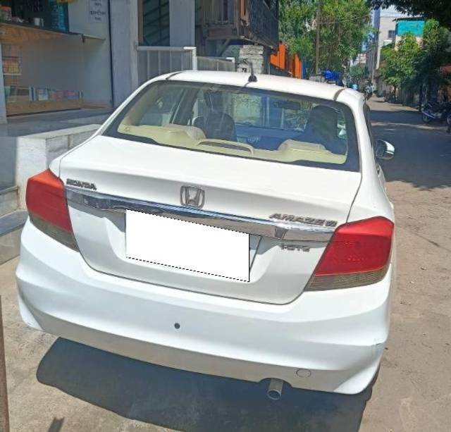 https://images10.gaadi.com/usedcar_image/4610013/original/processed_0cd21b26-8f5c-45de-bc5c-6f1a11796824.jpg?imwidth=6402