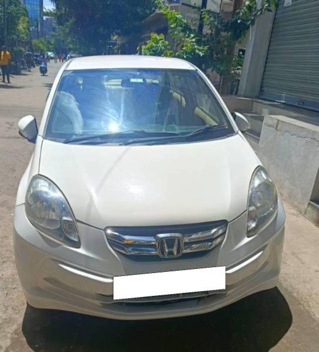 https://images10.gaadi.com/usedcar_image/4610013/original/processed_ac8115aa-b1a1-49a5-86b5-2b4117111c47.jpg?imwidth=6401