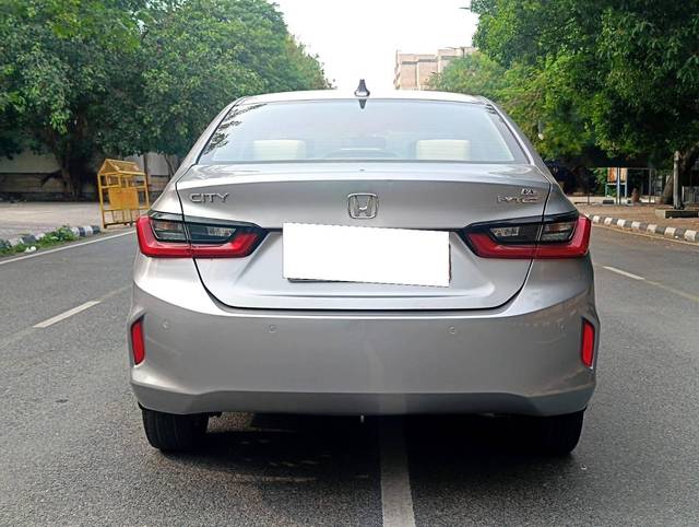 https://images10.gaadi.com/usedcar_image/4610017/original/processed_04e67246b4f7596481998e8b1094a5c4.jpg?imwidth=6402