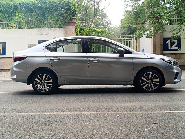 https://images10.gaadi.com/usedcar_image/4610017/original/processed_1a05619a16cc6c9242bd10827477bd98.jpg?imwidth=6401