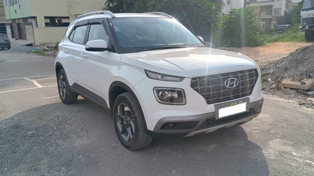 https://images10.gaadi.com/usedcar_image/4610058/original/processed_8fbe08c7da56724abacc5381718991bd.jpg?imwidth=6400