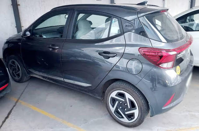 https://images10.gaadi.com/usedcar_image/4610062/original/ceaa8bf4-e2b6-47d0-88ca-0e5444976cc6.png?imwidth=6402