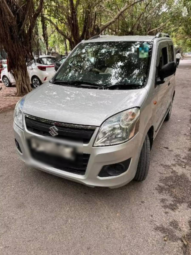 https://images10.gaadi.com/usedcar_image/4610065/original/c0092fe7-b71c-47b5-977e-605d90e5b38d.png?imwidth=6400
