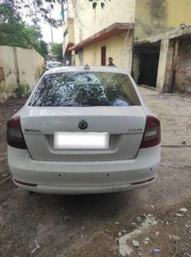 https://images10.gaadi.com/usedcar_image/4610099/original/processed_processed_26d1da12-eeae-4f52-9499-407fd8a3204f.jpg?imwidth=6401