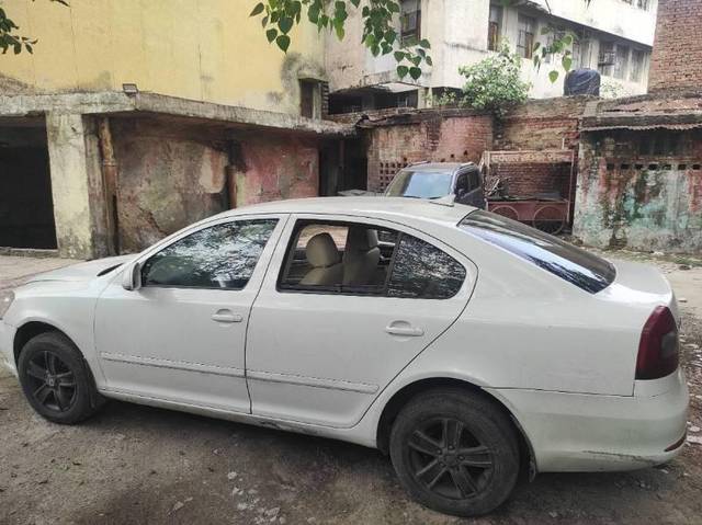 https://images10.gaadi.com/usedcar_image/4610099/original/processed_processed_ff8c9a0e-2fe8-42fa-93a9-c041cef2d765.jpg?imwidth=6402