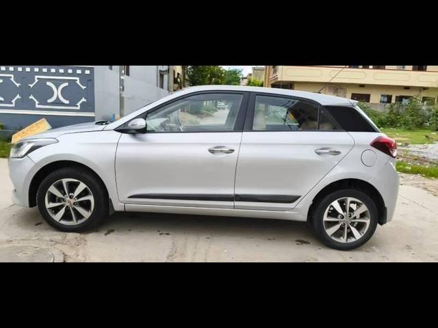 https://images10.gaadi.com/usedcar_image/4610105/original/processed_941ee5b77d04fb681c1c8618f43f3c2c.jpg?imwidth=6402