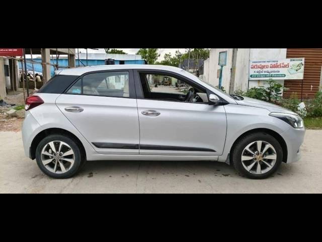 https://images10.gaadi.com/usedcar_image/4610105/original/processed_eba6e85a4617e23a78a02193701e910b.jpg?imwidth=6401
