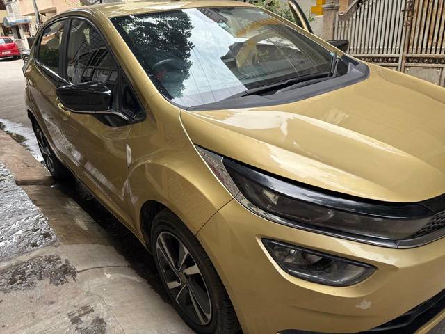 https://images10.gaadi.com/usedcar_image/4610151/original/0194f488-ff27-432c-bdad-69622f985c52.jpg?imwidth=6401