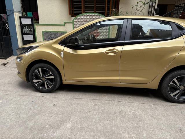 https://images10.gaadi.com/usedcar_image/4610151/original/f5b0fff3-fa40-4976-aa4e-288e2edff519.jpg?imwidth=6402