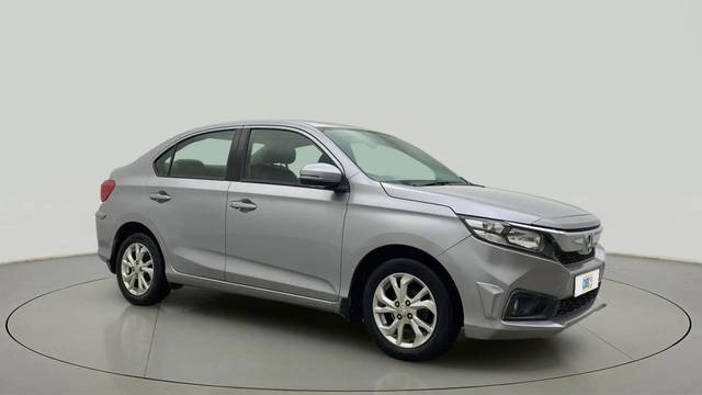 https://images10.gaadi.com/usedcar_image/4610157/original/51db76dda3818f98ddce1207b9ecc625.jpg?imwidth=6400