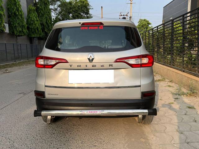 https://images10.gaadi.com/usedcar_image/4610216/original/processed_02e414657dc0b8b0730fff09f5d7e3d0.jpg?imwidth=6402