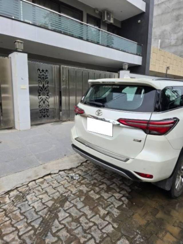 https://images10.gaadi.com/usedcar_image/4610242/original/processed_030e6cc5-82da-4243-8f63-ef3fae1ffafd.jpg?imwidth=6401