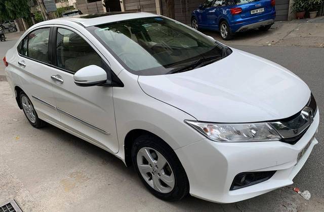 https://images10.gaadi.com/usedcar_image/4610294/original/processed_b09ee35a811558539bd0306fe39787d3.jpg?imwidth=6400