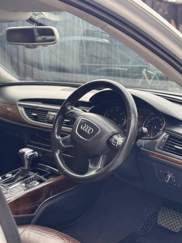 https://images10.gaadi.com/usedcar_image/4610297/original/processed_11fdf8ea3ed9a0e1df0aff5558e6e624.jpg?imwidth=6402