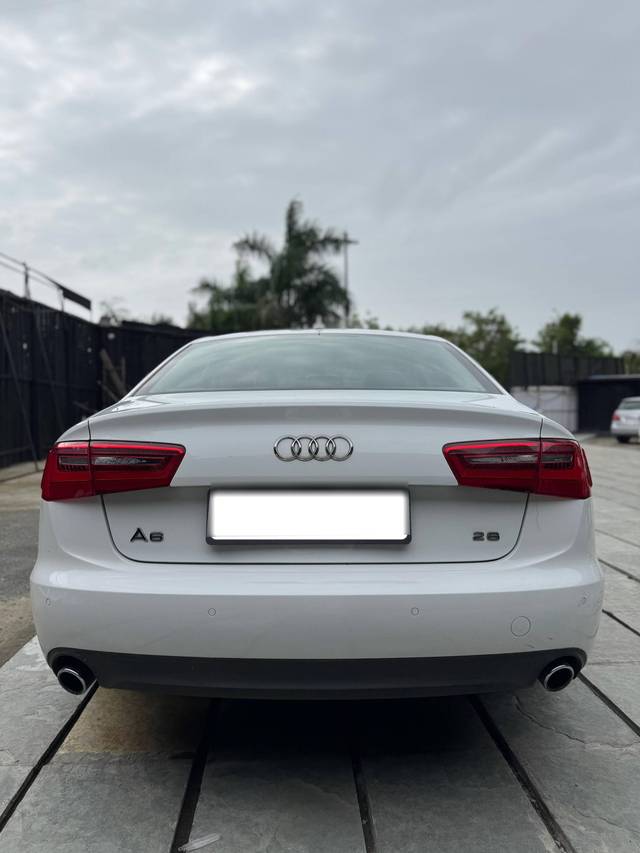 https://images10.gaadi.com/usedcar_image/4610297/original/processed_9661df7439c6a25b658025ece94f9c01.jpg?imwidth=6401