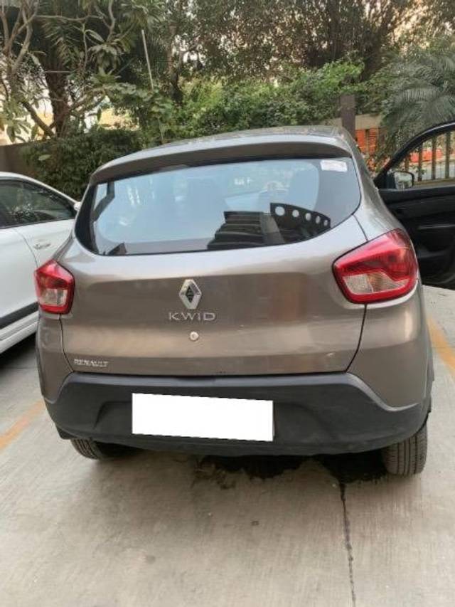 https://images10.gaadi.com/usedcar_image/4610302/original/processed_987a68ad-26e9-437d-8543-d4c213180ac0.jpeg?imwidth=6401