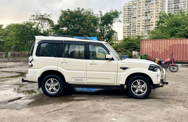 https://images10.gaadi.com/usedcar_image/4610307/original/processed_043933002f6b35e4f593b310ad327065.jpg?imwidth=6401