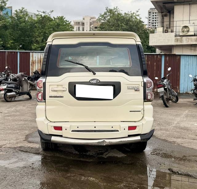 https://images10.gaadi.com/usedcar_image/4610307/original/processed_e61d2e533f69d277d0ec0ca2fb096f15.jpg?imwidth=6402