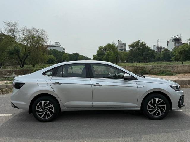 https://images10.gaadi.com/usedcar_image/4610311/original/f87fe719b978756da5a4487ad661b016.jpg?imwidth=6401