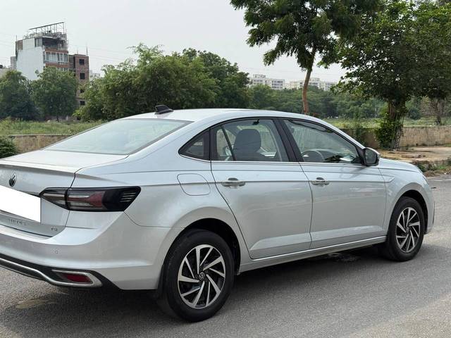 https://images10.gaadi.com/usedcar_image/4610311/original/processed_0009063d4302bfa1f50ebf4e0a9b541c.jpg?imwidth=6402