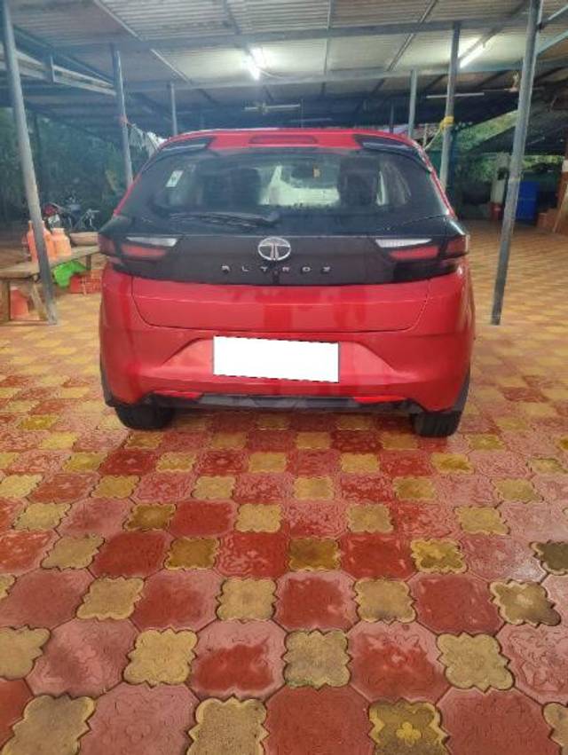 https://images10.gaadi.com/usedcar_image/4610312/original/processed_26233303-aa06-4bac-9215-06f1b88879ab.jpg?imwidth=6402