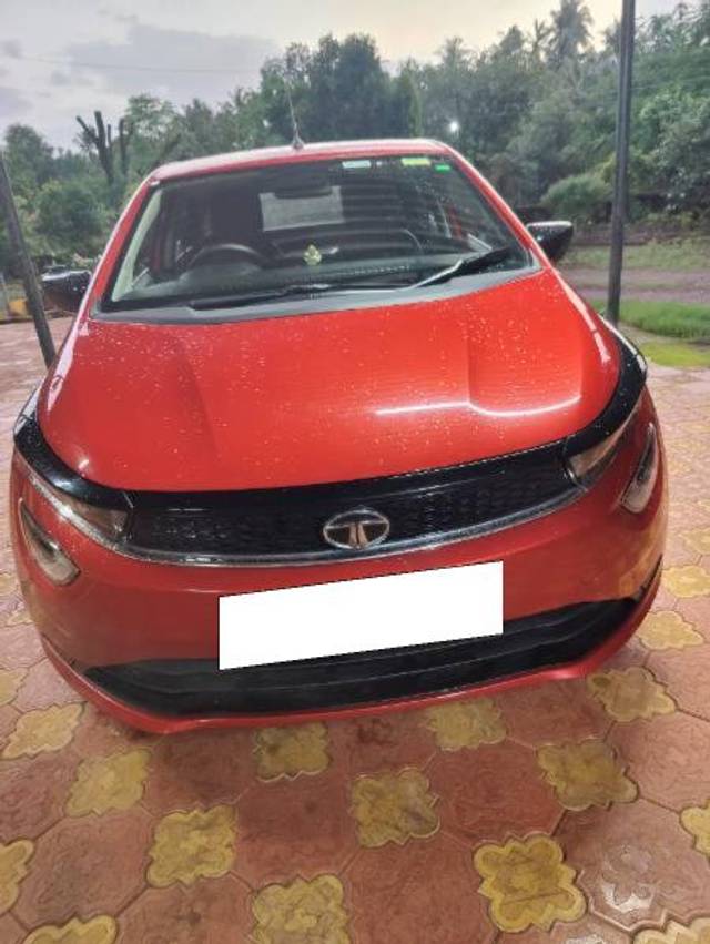 https://images10.gaadi.com/usedcar_image/4610312/original/processed_668ac3bd-bab6-4542-a76c-0021626204f4.jpg?imwidth=6400