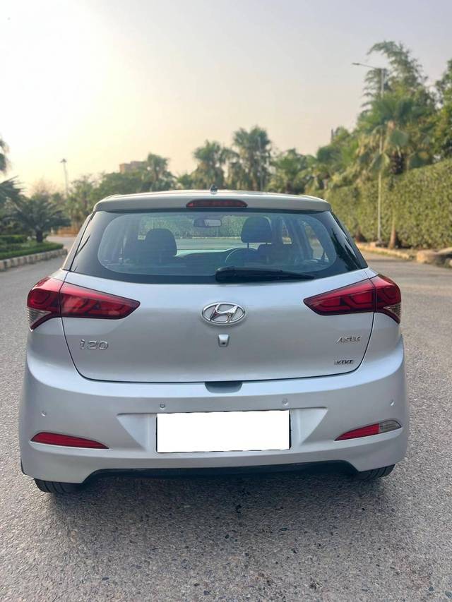 https://images10.gaadi.com/usedcar_image/4610313/original/processed_78223bd345bfda58f55a3930ccc1e0a9.jpg?imwidth=6402
