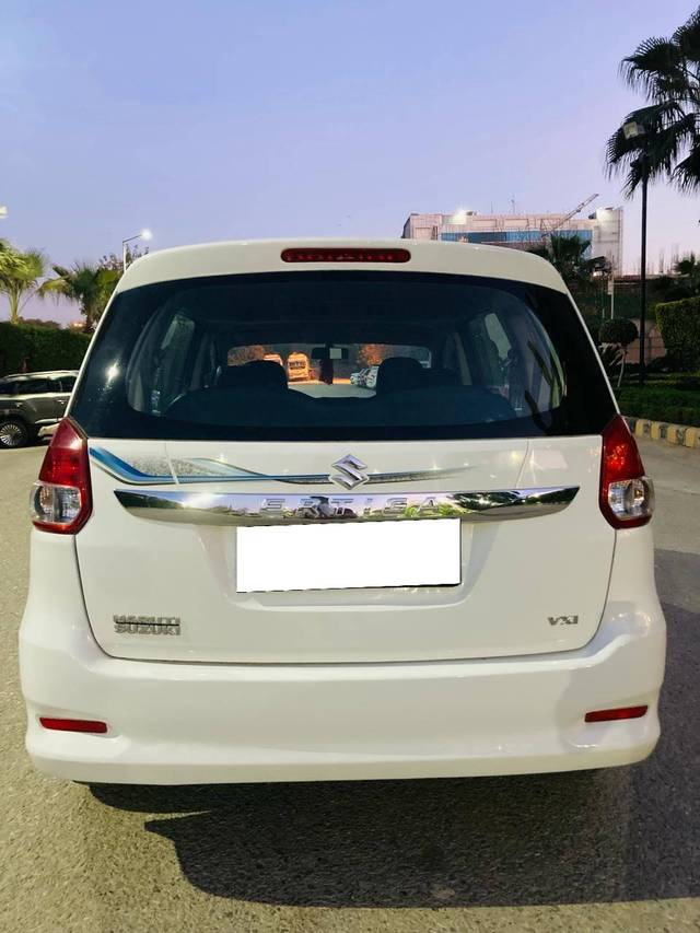 https://images10.gaadi.com/usedcar_image/4610315/original/processed_0b253570d430f5c285834ffcd94315c5.jpg?imwidth=6402