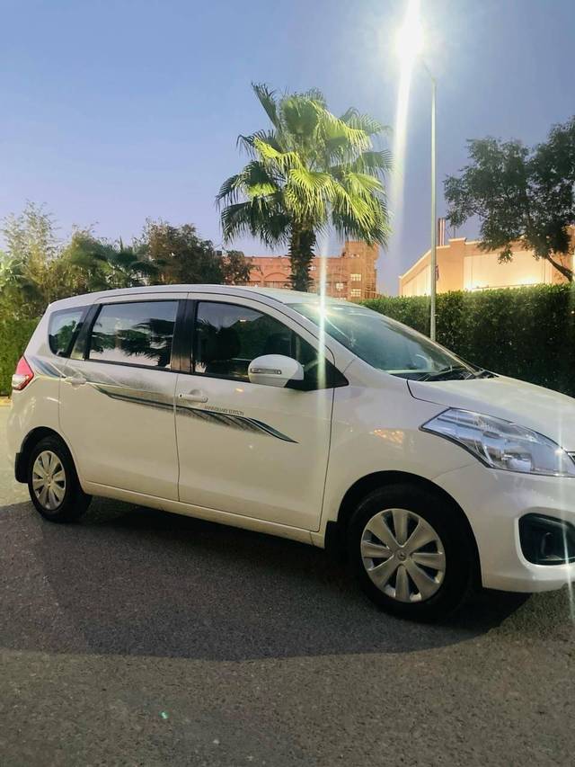 https://images10.gaadi.com/usedcar_image/4610315/original/processed_85fe31fa2358694fb4ee5ae635008abb.jpg?imwidth=6400