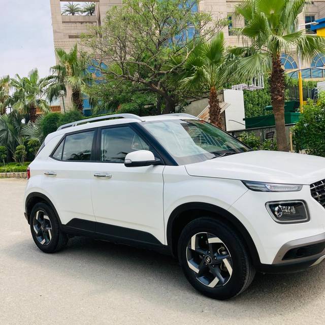 https://images10.gaadi.com/usedcar_image/4610321/original/99c48679d5f6f039c769b620e6bc5665.jpg?imwidth=6400