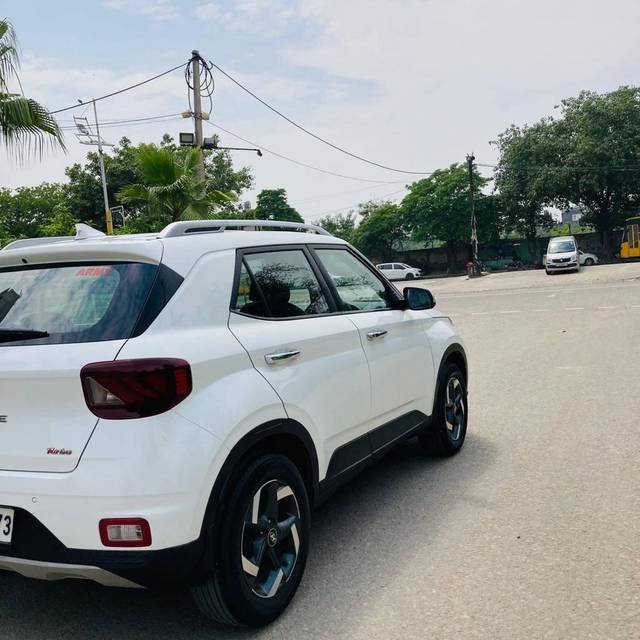 https://images10.gaadi.com/usedcar_image/4610321/original/processed_400ed089500e04be1f01ce66c4c76a2f.jpg?imwidth=6402
