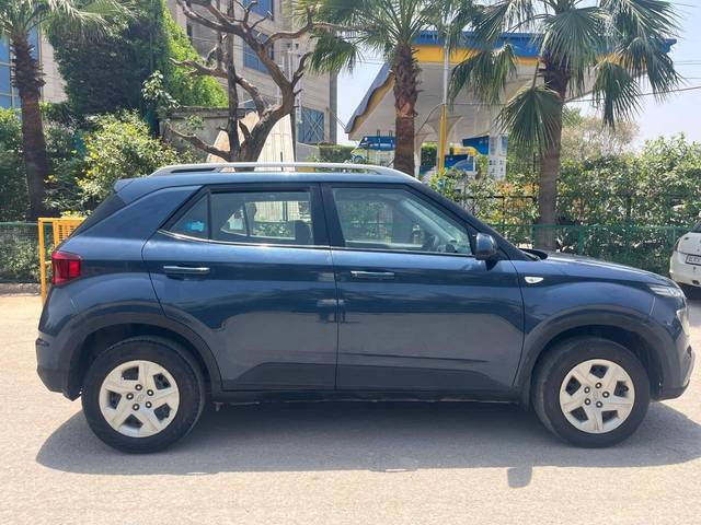 https://images10.gaadi.com/usedcar_image/4610325/original/processed_44dd895b3434dbbc442ad84c479df69e.jpg?imwidth=6401