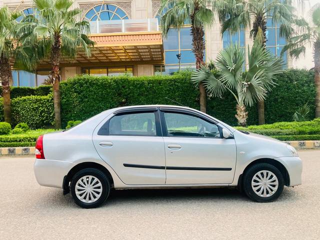 https://images10.gaadi.com/usedcar_image/4610330/original/f2dc2ca36a54cabc75744be99b509f56.jpg?imwidth=6401